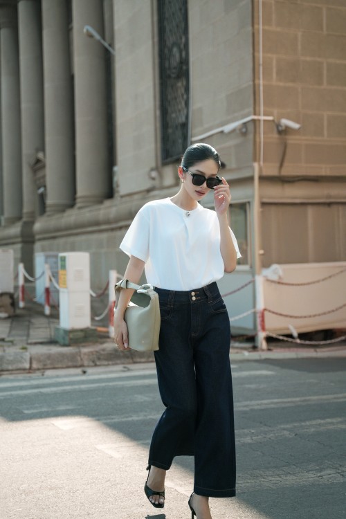 Sixdo White Buttoned Neck Cotton Tshirt